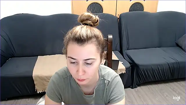 Snapshot of VioletaFlower7 chatting on December 17, 2024, 6:09 pm VioletaFlower7 online show from December 17, 2024, 6:09 pm