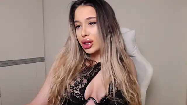 Snapshot of NaughtyAdda chatting on December 9, 2024, 12:23 am NaughtyAdda online show from December 9, 2024, 12:23 am