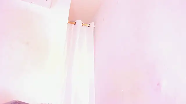 MiaKirshner online show from December 18, 2025, 2:56 pm