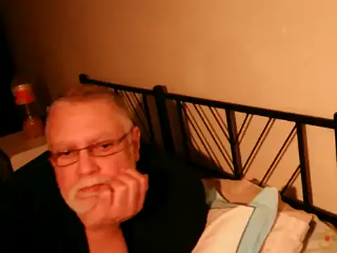 Snapshot of 100Tauros chatting on September 24, 2025, 9:18 pm 100Tauros online show from September 24, 2025, 9:18 pm