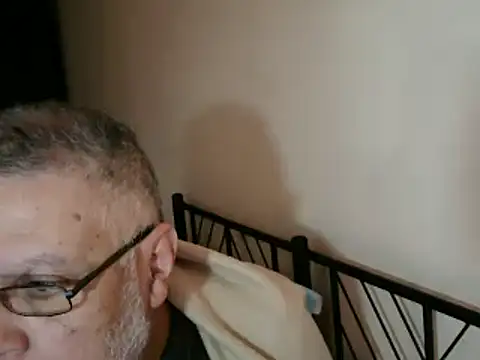 Snapshot of 100Tauros chatting on October 30, 2025, 10:38 am 100Tauros online show from October 30, 2025, 10:38 am