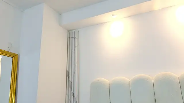 Juliabadlee online show from February 13, 2026, 11:56 pm