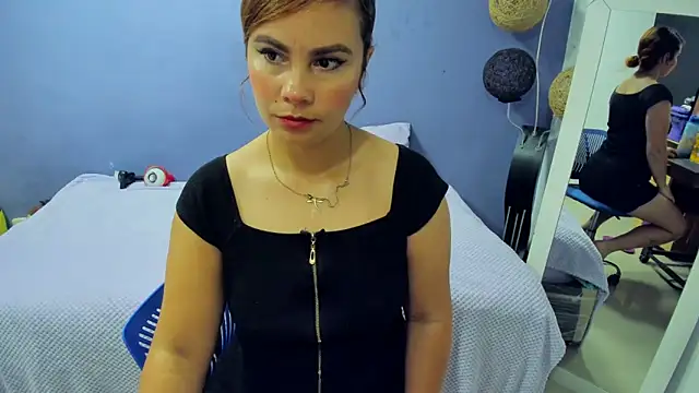 Snapshot of gigi_stephans chatting on March 16, 2025, 12:45 am gigi stephans online show from March 16, 2025, 12:45 am