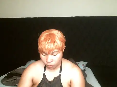 Snapshot of R-thequeen chatting on October 3, 2025, 7:05 am R-thequeen online show from October 3, 2025, 7:05 am