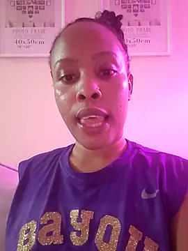 R-thequeen online show from May 16, 2026, 12:18 am