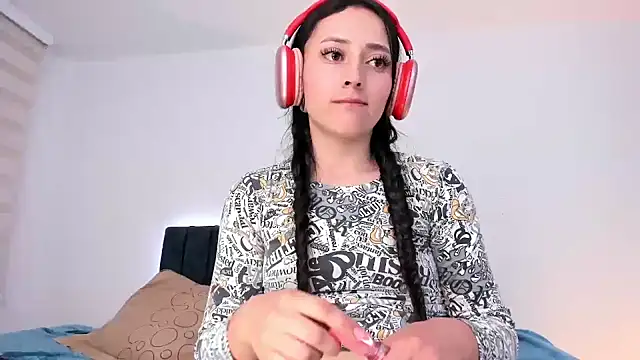 Snapshot of liaqueen610 chatting on December 18, 2024, 11:40 pm liaqueen610 online show from December 18, 2024, 11:40 pm