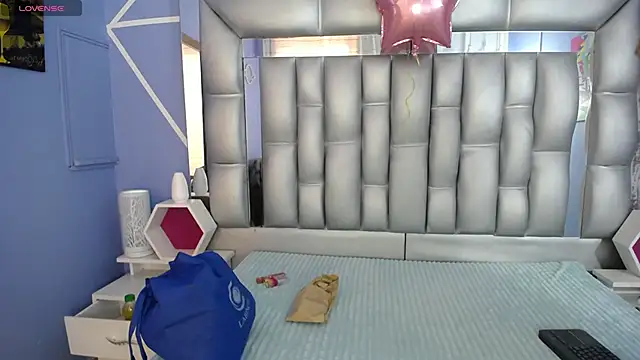 sophia ny online show from November 3, 2025, 12:50 pm