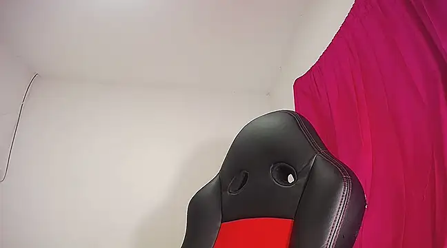 Snapshot of Sashabreck chatting on February 13, 2025, 2:56 am Sashabreck online show from February 13, 2025, 2:56 am