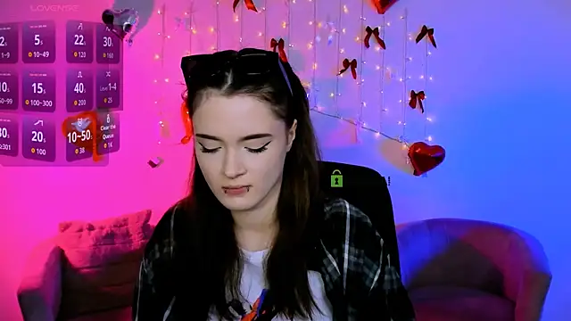 liana kisses online show from March 24, 2026, 7:52 pm