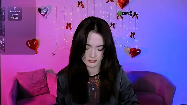 liana kisses online show from March 31, 2026, 7:03 pm