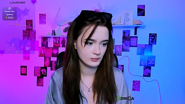 liana kisses online show from April 4, 2026, 7:44 pm