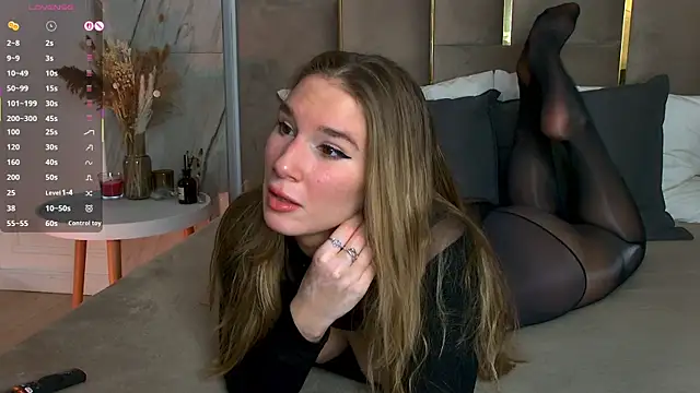 LeslieMines online show from November 28, 2025, 6:05 am