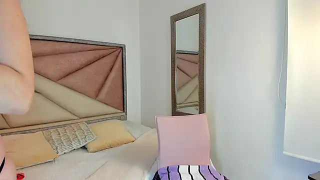 BarbaraKnox  online show from November 22, 2025, 11:59 pm