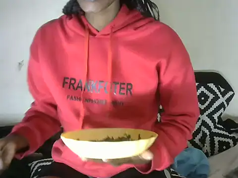 Pretty-emmie online show from January 17, 2025, 7:49 pm