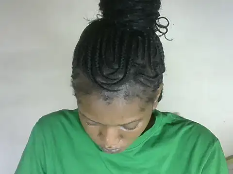 Pretty-emmie online show from October 31, 2025, 5:52 am