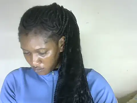 Pretty-emmie online show from November 3, 2025, 7:42 am