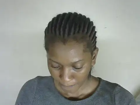 Pretty-emmie online show from November 12, 2025, 5:24 pm