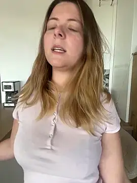 Snapshot of Nina_blain chatting on March 24, 2026, 10:31 am Nina blain online show from March 24, 2026, 10:31 am