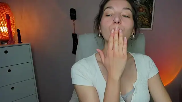 Snapshot of Meagn_Extasy chatting on September 22, 2025, 6:37 am Meagn Extasy online show from September 22, 2025, 6:37 am