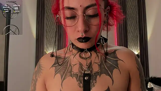 selene red  online show from January 17, 2025, 4:47 pm