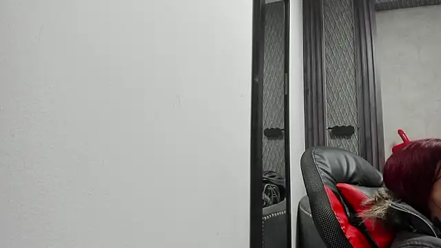 selene red  online show from February 5, 2026, 12:37 am