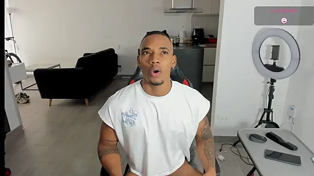 Snapshot of TROYWESLY- chatting on July 4, 2026, 7:42 pm TROYWESLY- online show from July 4, 2026, 7:42 pm