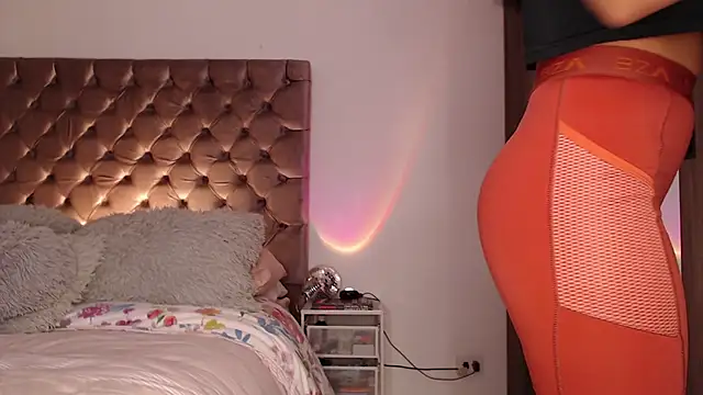 Roussmariehenao online show from April 16, 2026, 11:07 pm