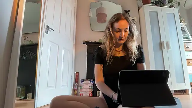 Snapshot of Littlelolo60 chatting on September 14, 2025, 8:57 am Littlelolo60 online show from September 14, 2025, 8:57 am