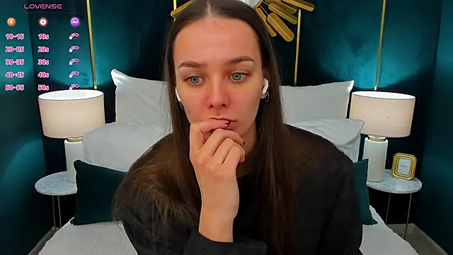 AprilWong online show from February 8, 2026, 6:06 am