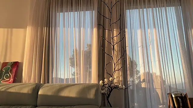 Mika Miller online show from November 18, 2025, 4:00 pm