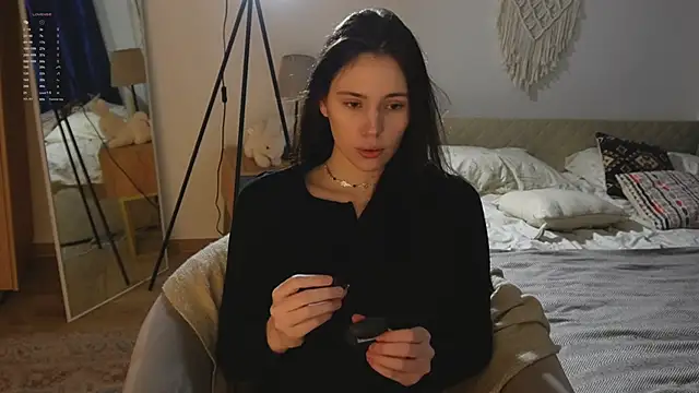 jennetdoll online show from November 7, 2025, 1:44 pm