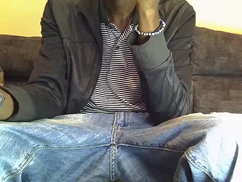 Snapshot of Delicious-D chatting on February 14, 2025, 7:23 pm Delicious-D online show from February 14, 2025, 7:23 pm