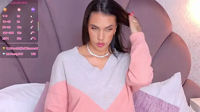 Camille Torres online show from November 12, 2025, 12:49 pm