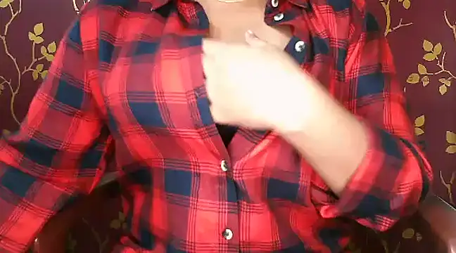 Snapshot of VR_here_4U chatting on January 28, 2025, 7:00 pm VR here 4U online show from January 28, 2025, 7:00 pm