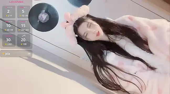 Snapshot of Qedgjwyz1 chatting on January 13, 2025, 3:45 am Qedgjwyz1 online show from January 13, 2025, 3:45 am