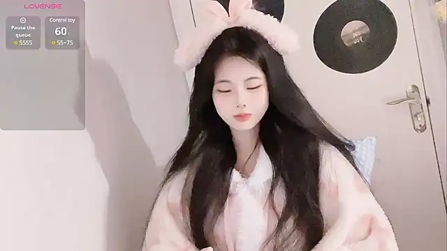 Snapshot of Qedgjwyz1 chatting on February 3, 2025, 12:47 am Qedgjwyz1 online show from February 3, 2025, 12:47 am