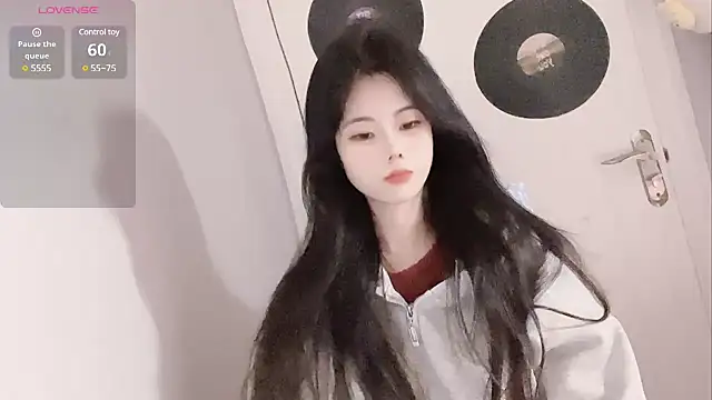 Snapshot of Qedgjwyz1 chatting on February 6, 2025, 2:15 pm Qedgjwyz1 online show from February 6, 2025, 2:15 pm