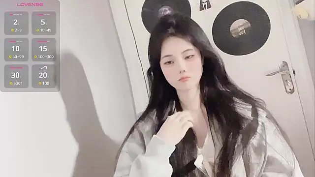 Snapshot of Qedgjwyz1 chatting on February 19, 2025, 12:33 pm Qedgjwyz1 online show from February 19, 2025, 12:33 pm