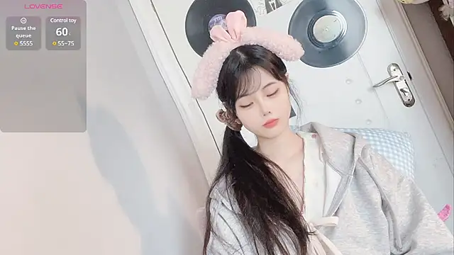 Snapshot of Qedgjwyz1 chatting on March 1, 2025, 12:12 pm Qedgjwyz1 online show from March 1, 2025, 12:12 pm