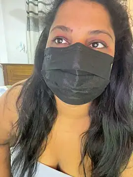 NOORA-GIRL online show from March 12, 2026, 1:01 am