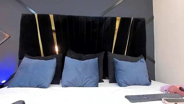 Snapshot of emily_mooon chatting on October 11, 2025, 2:44 am emily mooon online show from October 11, 2025, 2:44 am