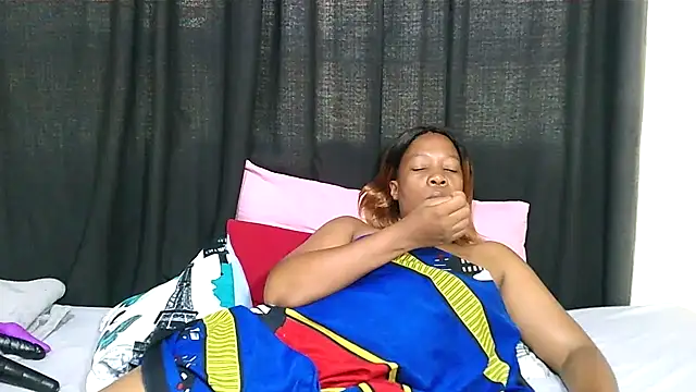 Snapshot of DIRTYTALKINQUEEN chatting on January 24, 2025, 4:39 pm DIRTYTALKINQUEEN online show from January 24, 2025, 4:39 pm