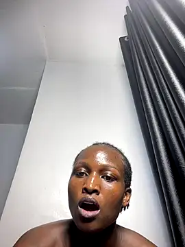 Curvixx online show from December 18, 2025, 12:33 pm