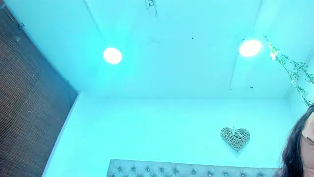 Hannah Miller   online show from September 18, 2025, 5:26 pm