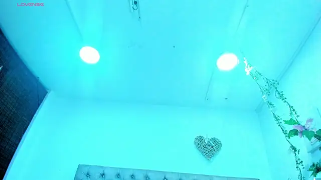 Hannah Miller   online show from September 20, 2025, 5:14 pm