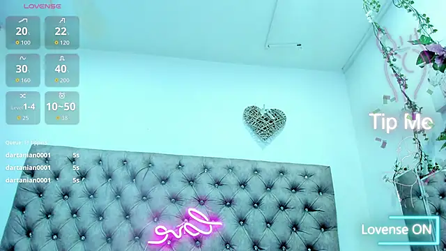 Hannah Miller   online show from October 3, 2025, 5:21 pm