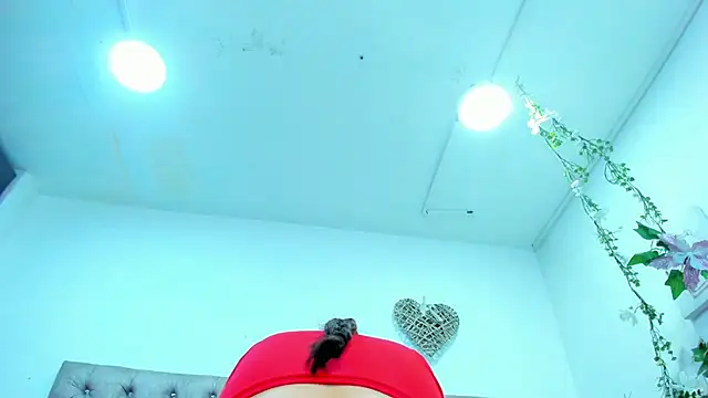 Hannah Miller   online show from November 4, 2025, 5:34 pm