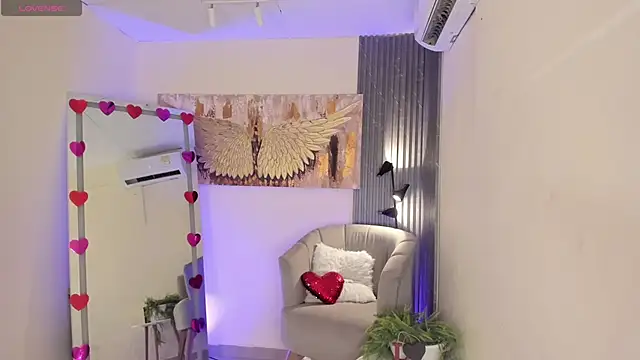 emma alice  online show from February 6, 2025, 12:05 pm