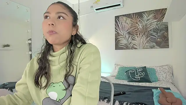 emma alice  online show from March 13, 2025, 3:17 pm