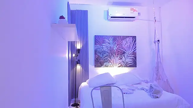 emma alice  online show from November 24, 2025, 12:16 pm